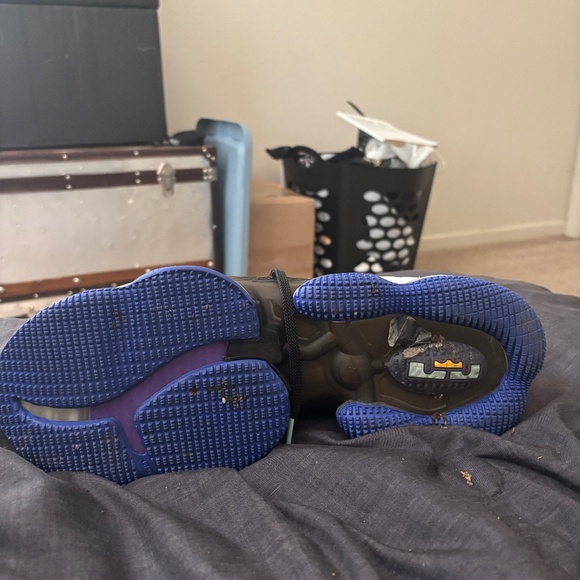 Lebron 19 - Picture 1 of 6